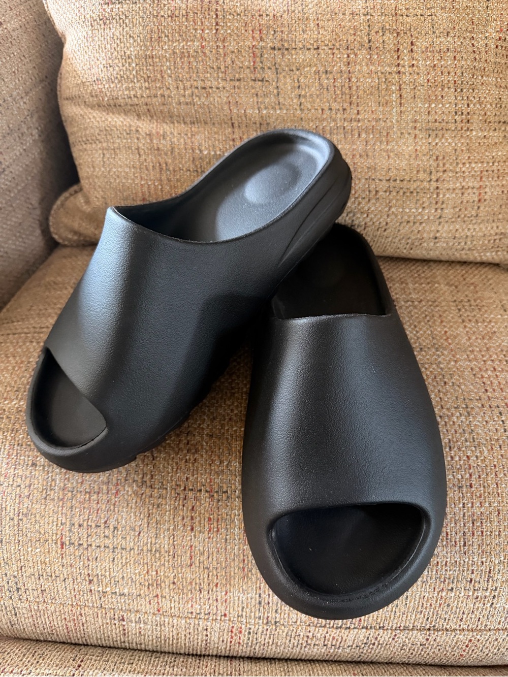 Brand New Yeezy Slides YS-01 Black – Men’s Size 11 - Picture 7 of 8